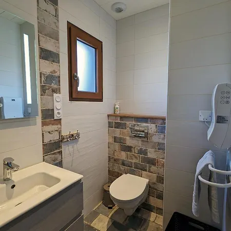 Neuf A Avec Terrasse Et Parking Prive - Fr-1-589-465 *